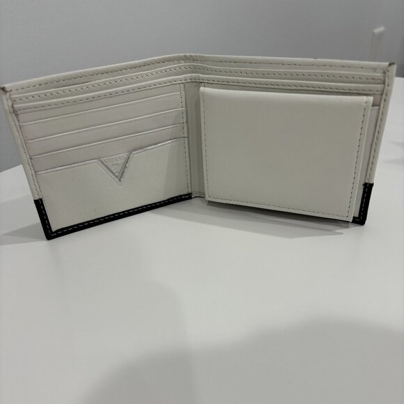 Guess Men's Wallet in White and Black Leather - Picture 3 of 3